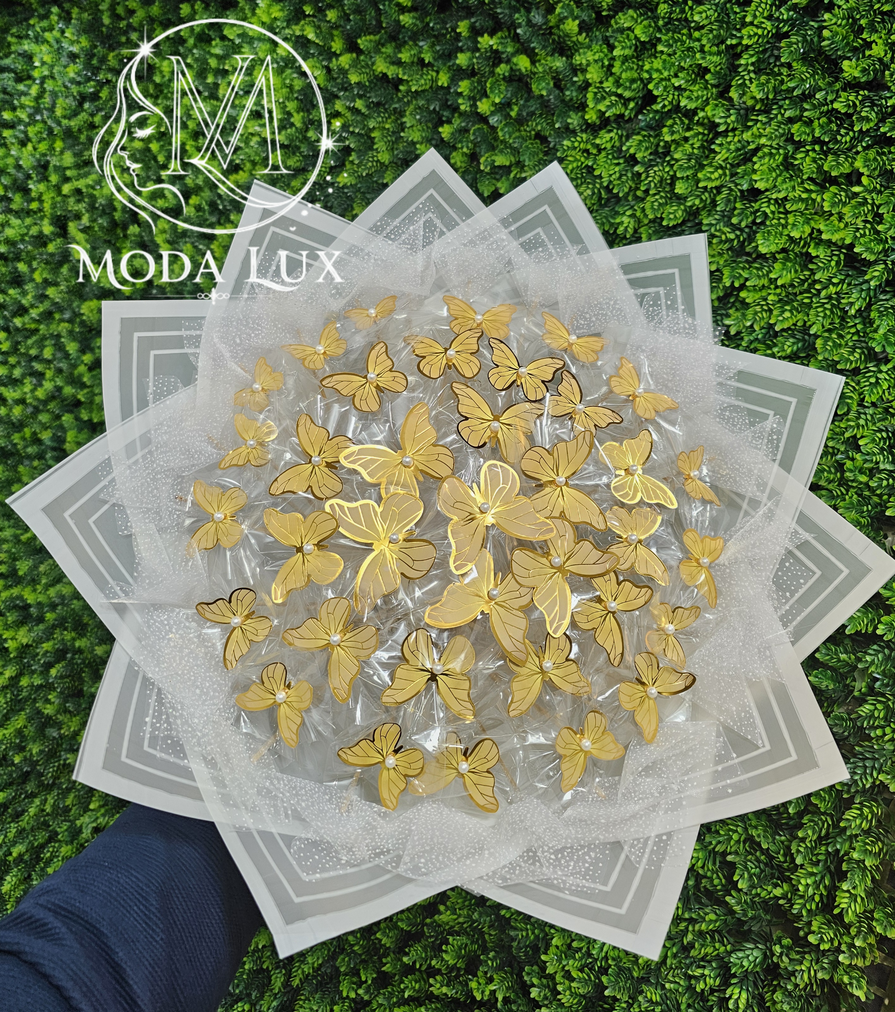 دسته گل پروانه چراغدار 36شاخه رنگ طلایی
